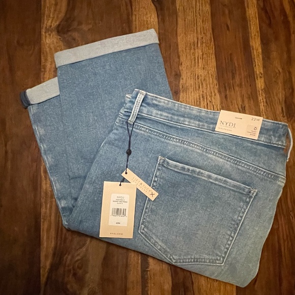 NYDJ Margot Girlfriend Jeans with Rolled Cuffs in Quinta - Picture 5 of 9